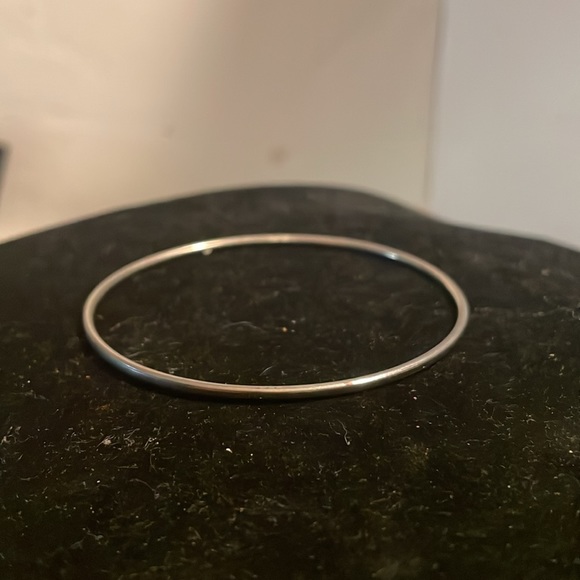 8” mixed metal Minimalist smooth polished silver tone stackable bangle bracelet - Picture 4 of 10